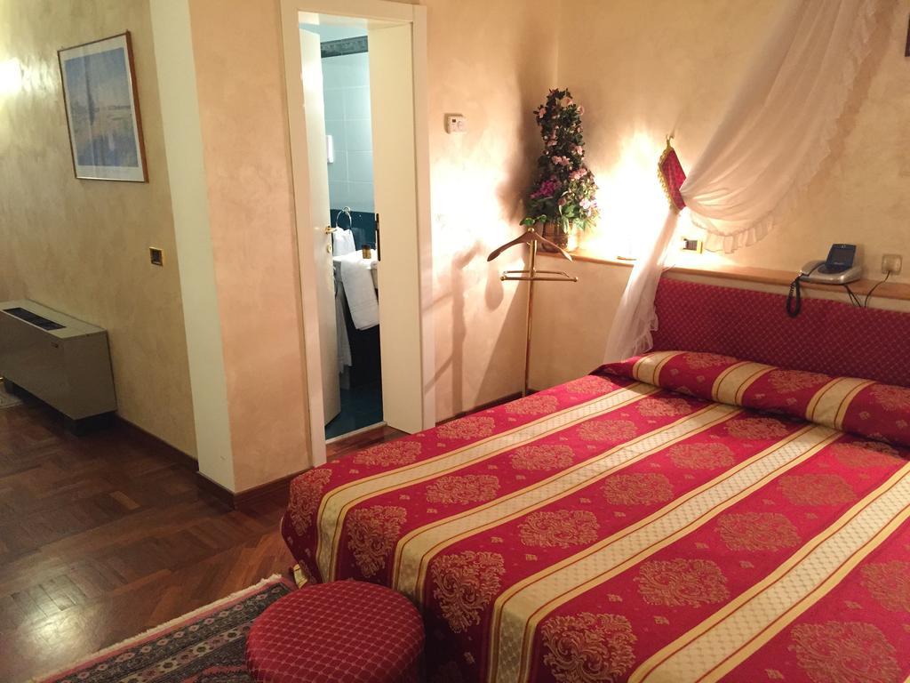 Oscar E Amorina Montegiorgio Ruang foto