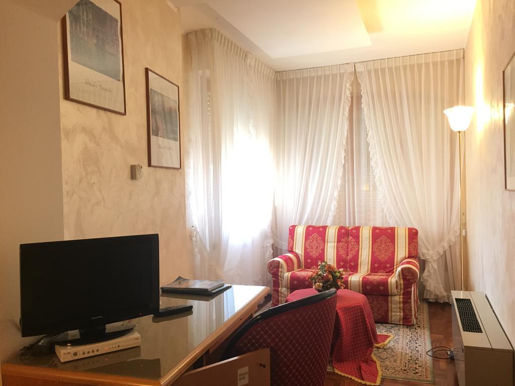 Oscar E Amorina Montegiorgio Ruang foto